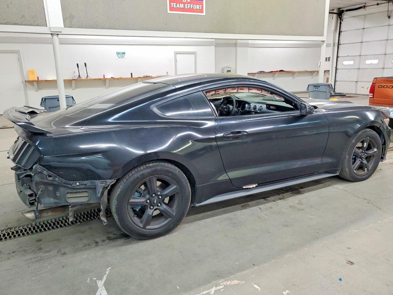 2015 Ford Mustang - zdjęcie 3