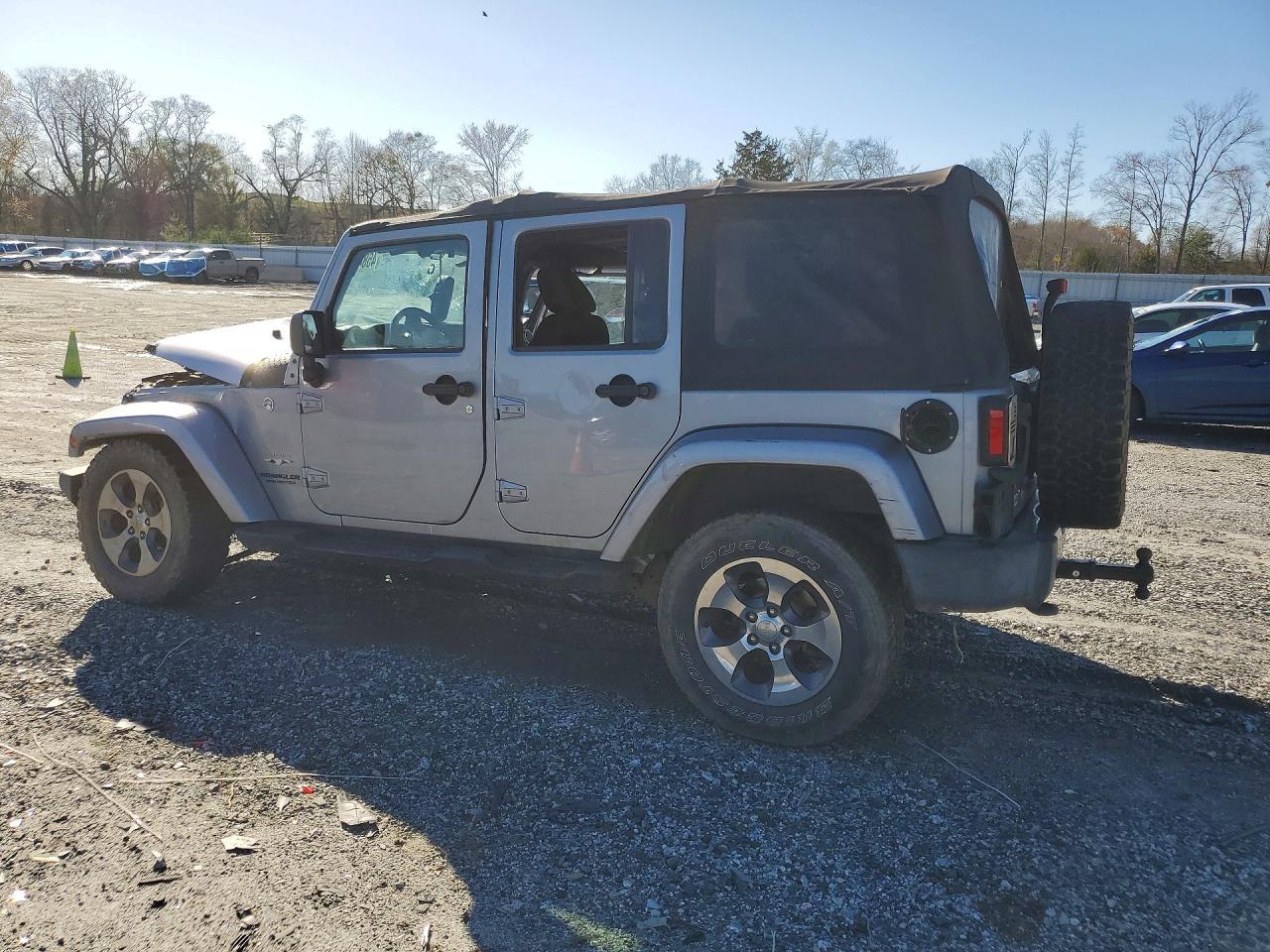 2016 Jeep Wrangler Unlimited Sahara - zdjęcie 2