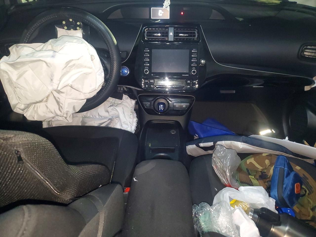 2021 Toyota Prius L Eco - zdjęcie 8