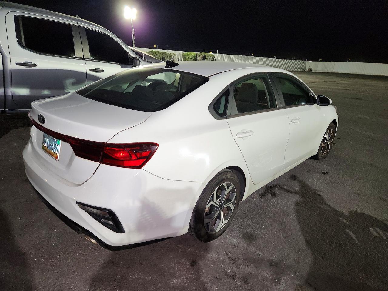 2021 Kia Forte Lxs - zdjęcie 3