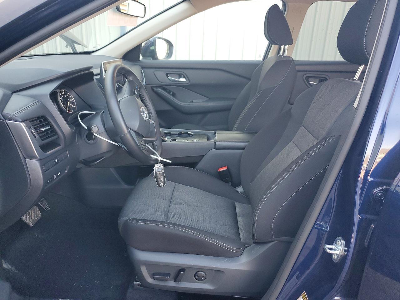 2025 Nissan Rogue Sv - zdjęcie 7