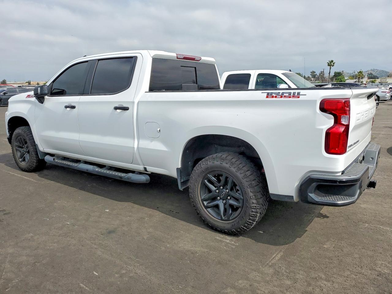 2021 Chevrolet Silverado K1500 Lt Trail Boss - zdjęcie 2
