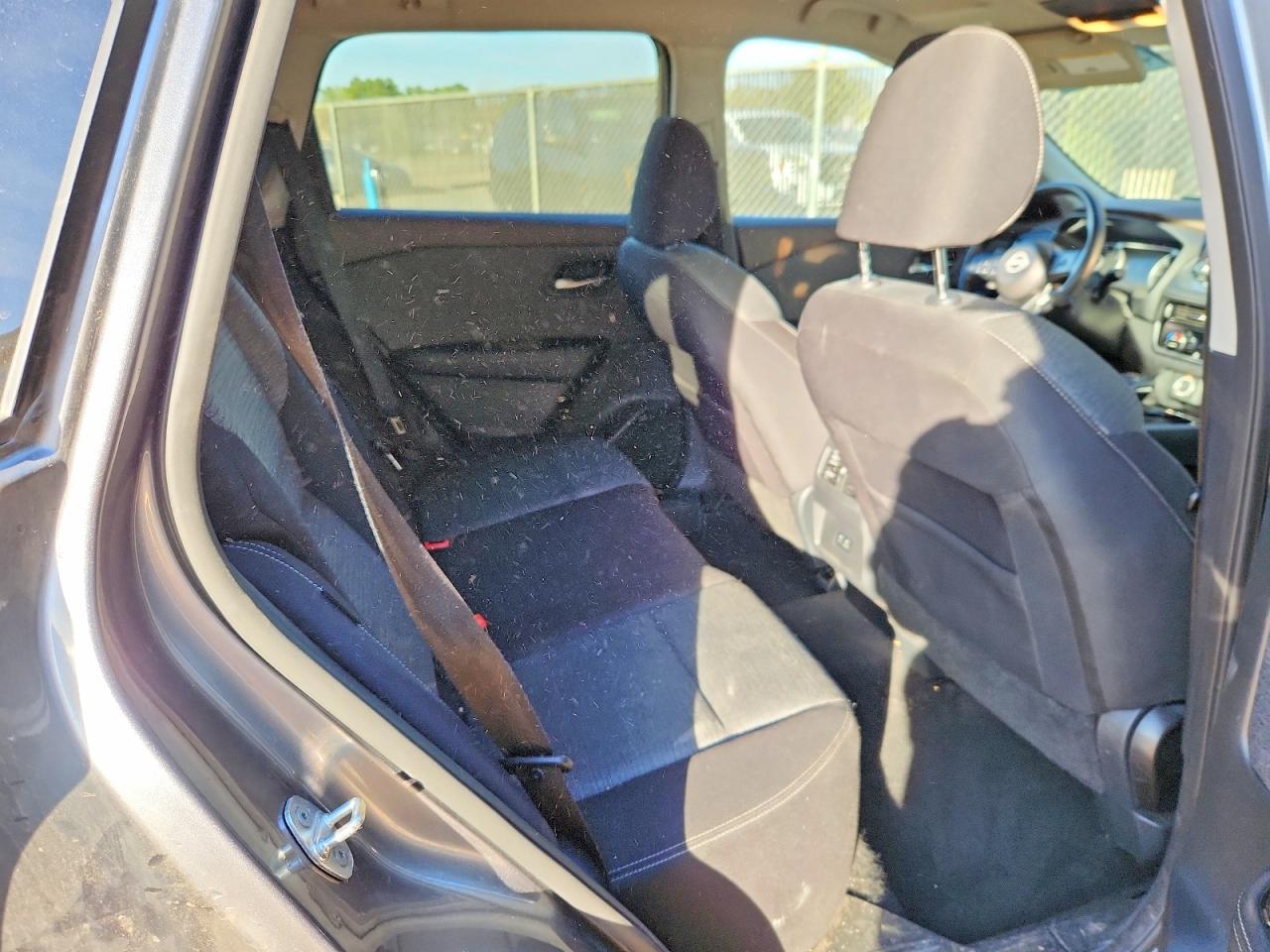 2022 Nissan Rogue Sv - zdjęcie 11