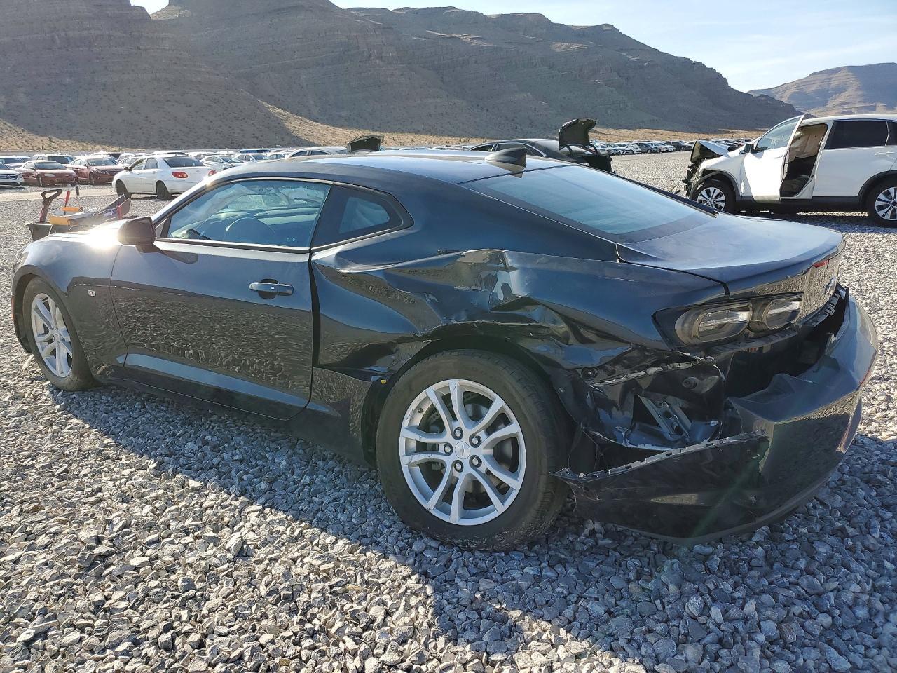 2021 Chevrolet Camaro Ls - zdjęcie 2