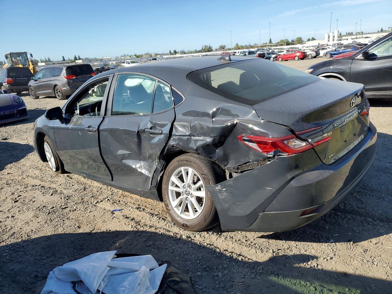 2025 Toyota Camry Le - zdjęcie 2