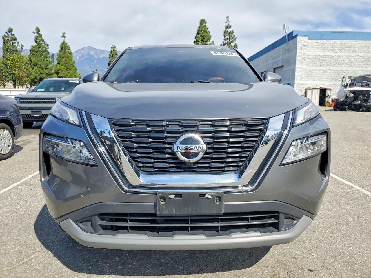 2021 Nissan Rogue Sv - zdjęcie 5