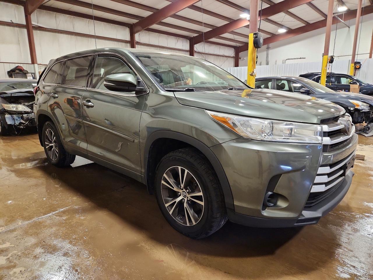 2017 Toyota Highlander Le - zdjęcie 4