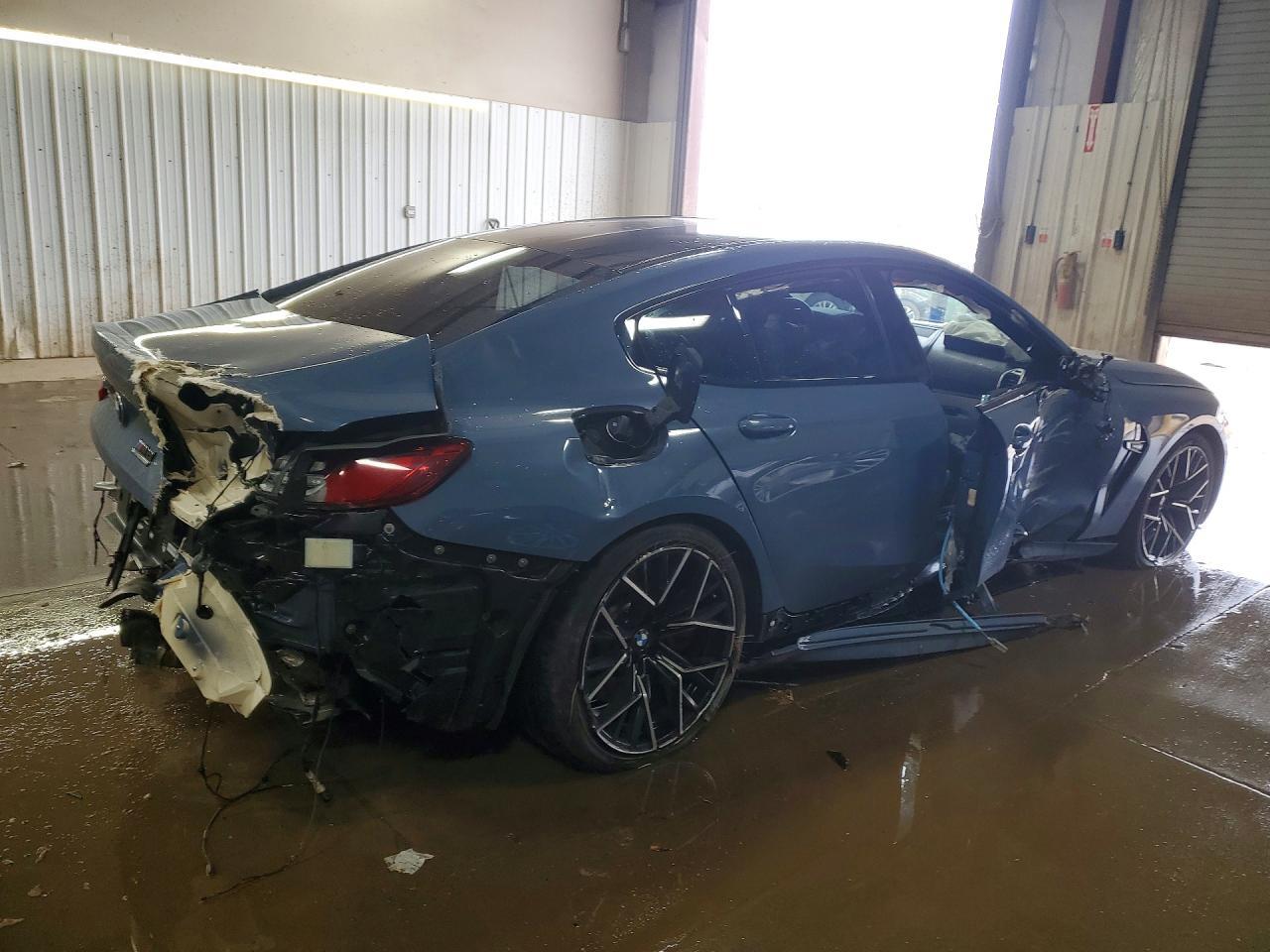 2022 BMW M8 - zdjęcie 3