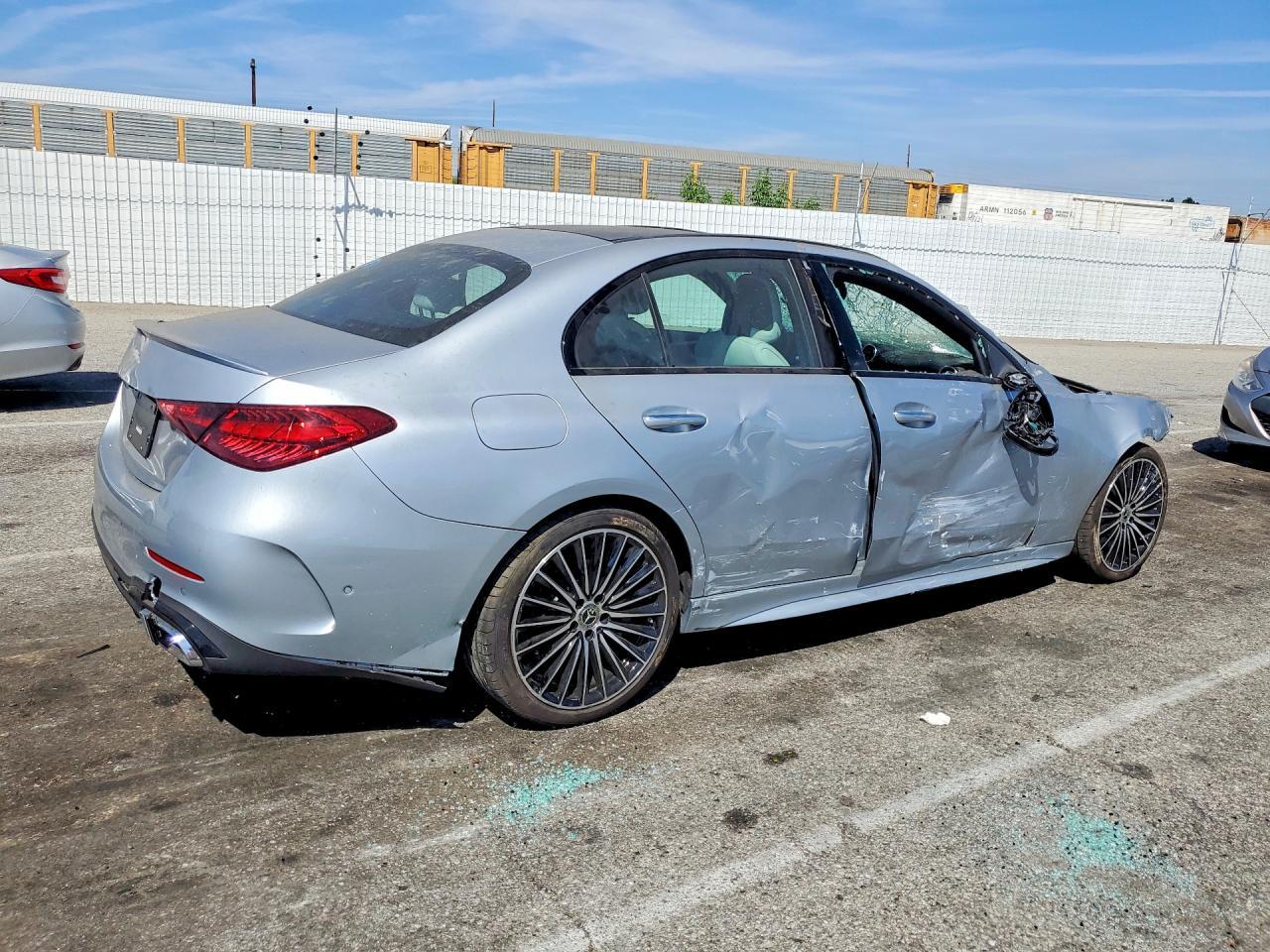 2023 Mercedes-Benz C 300 - zdjęcie 3