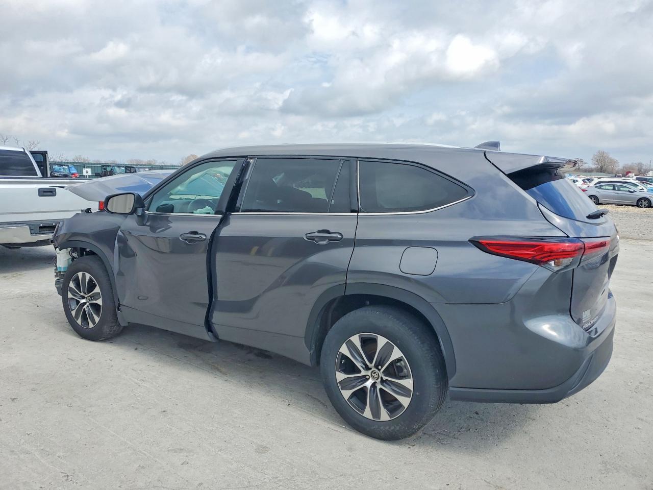 2022 Toyota Highlander Xle - zdjęcie 2