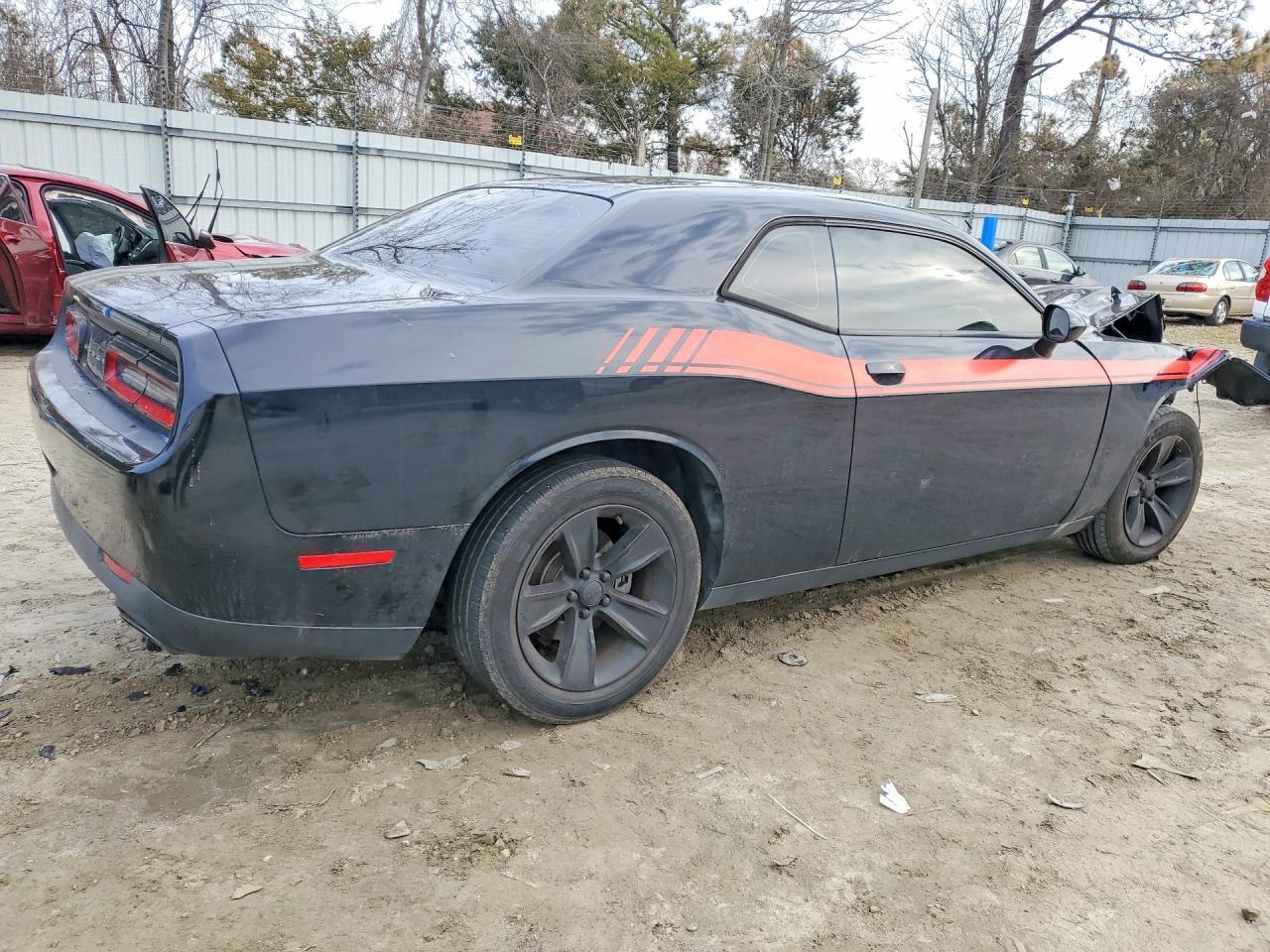 Dodge Challenger - zdjęcie 3
