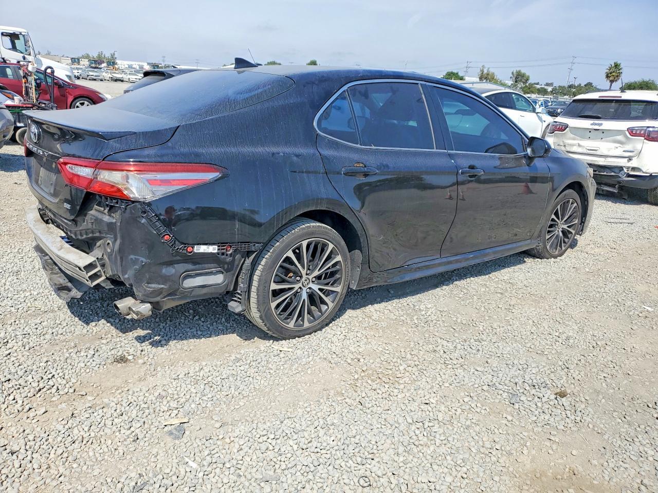 2020 Toyota Camry Se - zdjęcie 3