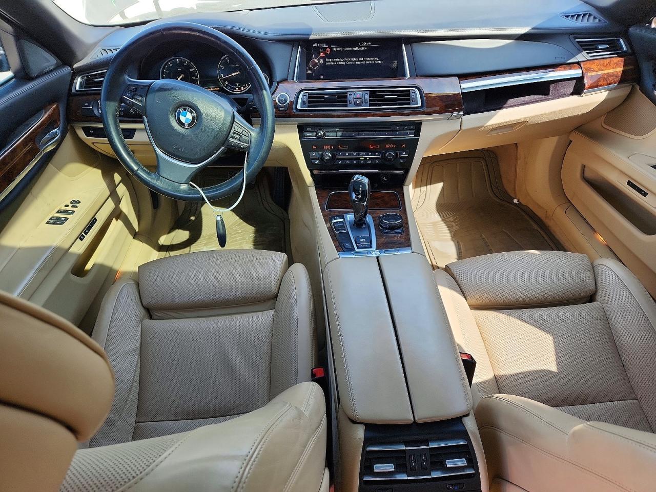 2015 BMW 750 Li - zdjęcie 8