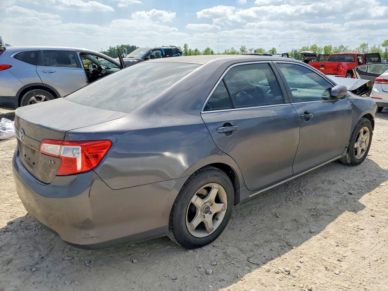 2014 Toyota Cmry Le/Se - zdjęcie 3