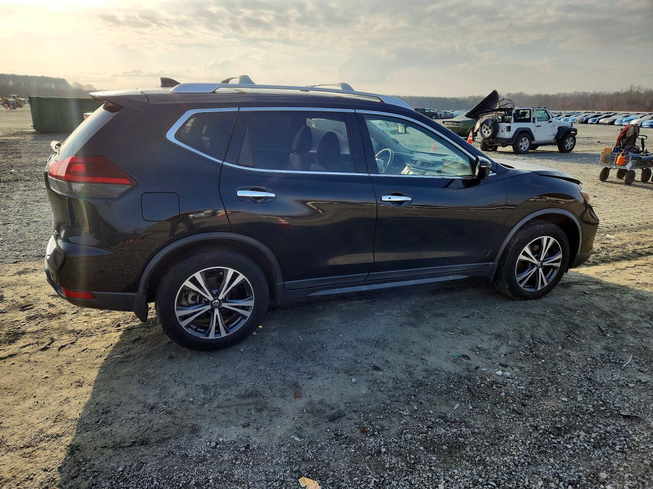 Nissan Rogue - zdjęcie 3