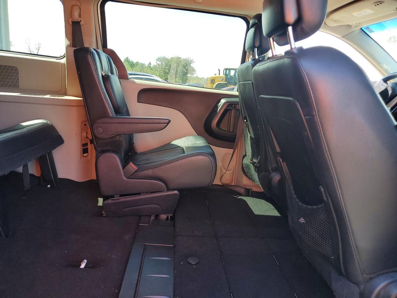 2016 Chrysler Town & Country Touring - zdjęcie 11