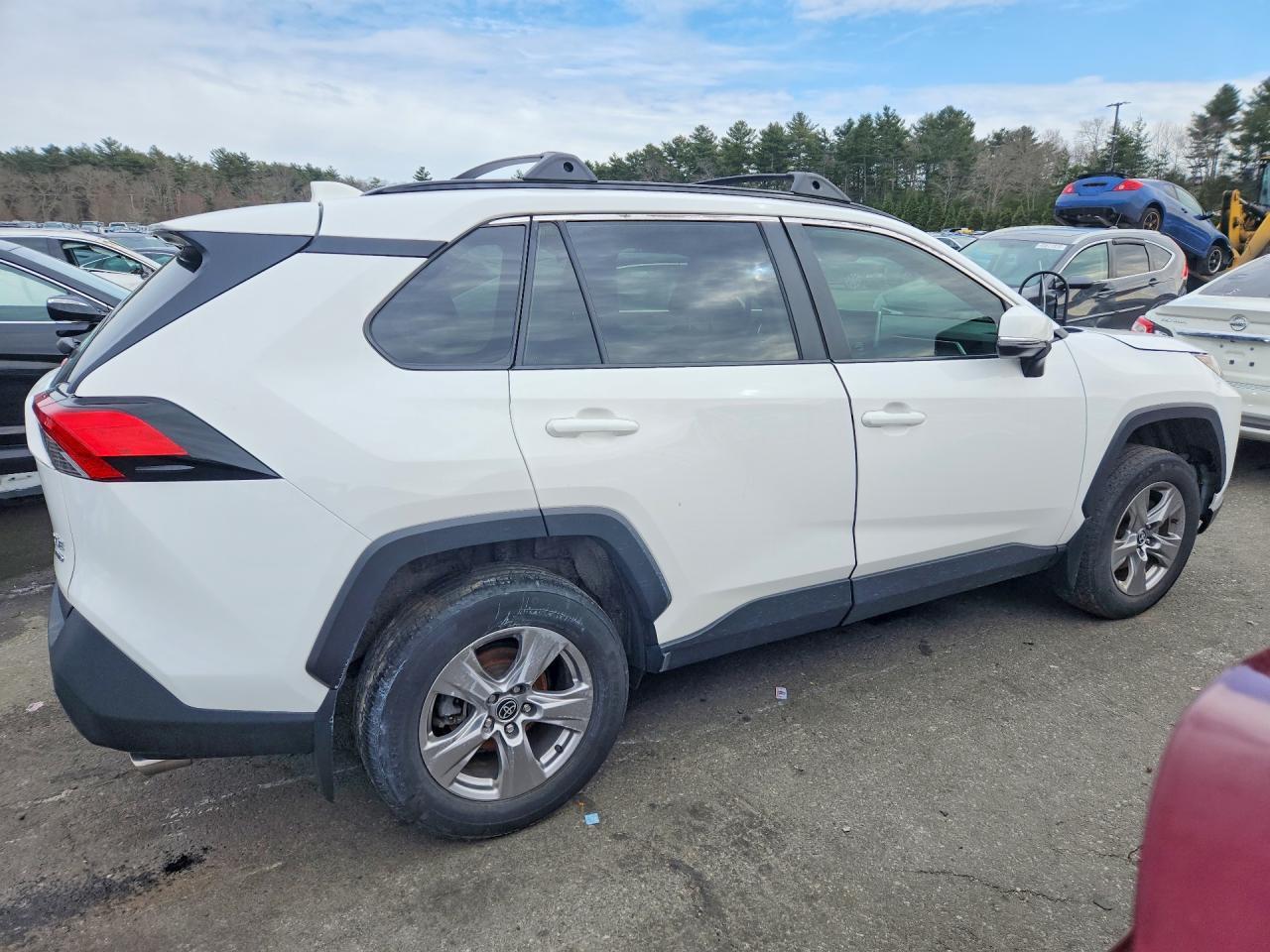 2023 Toyota Rav4 Xle - zdjęcie 3