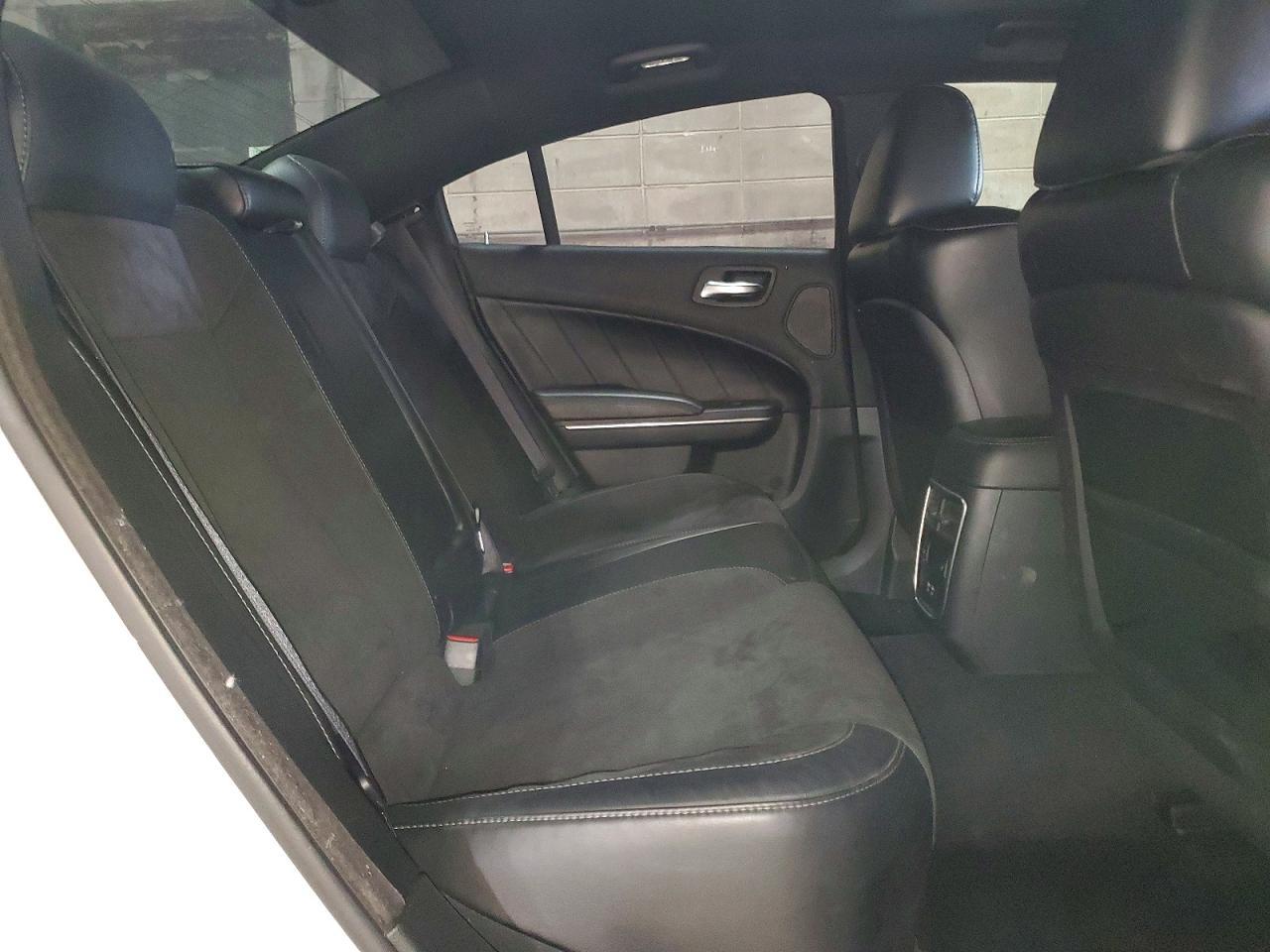 2016 Dodge Charger R - zdjęcie 10