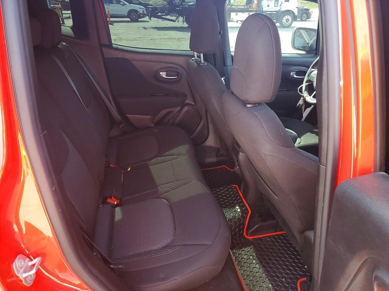 2021 Jeep Renegade Latitude - zdjęcie 10