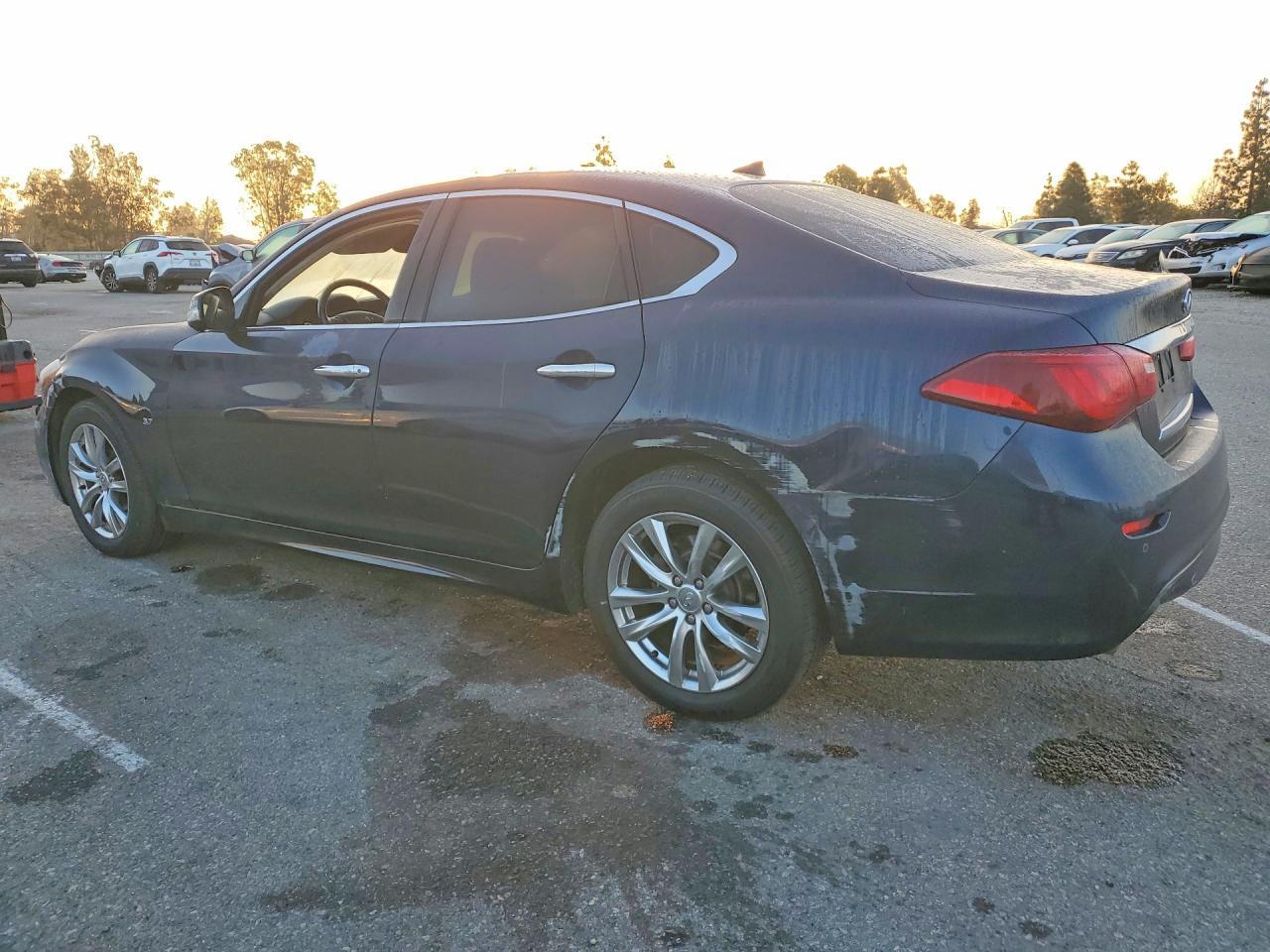 2017 Infiniti Q70 3.7 - zdjęcie 2