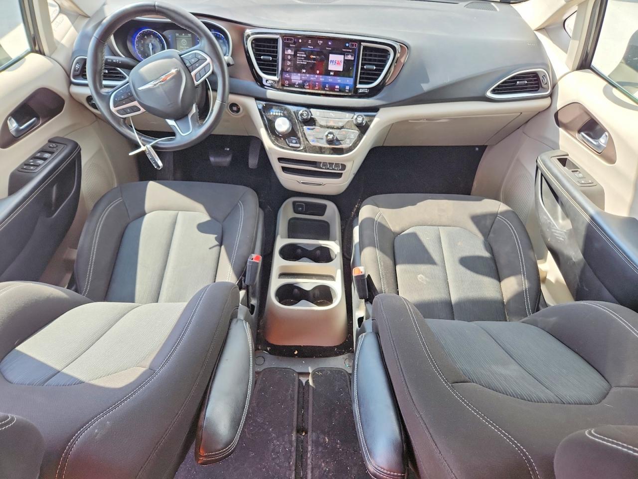 2022 Chrysler Voyager Lx - zdjęcie 8