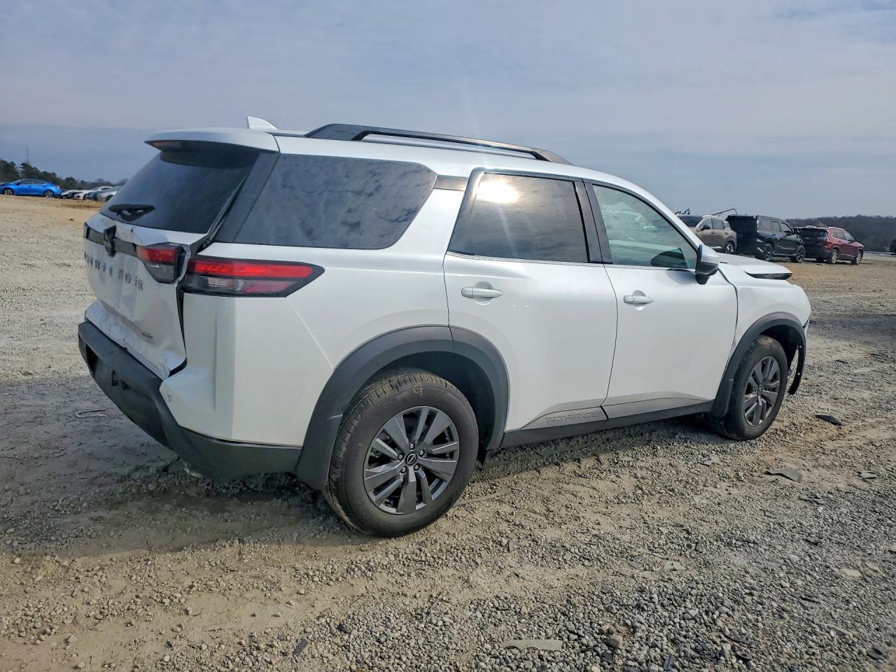 2025 Nissan Pathfinder Sv - zdjęcie 3