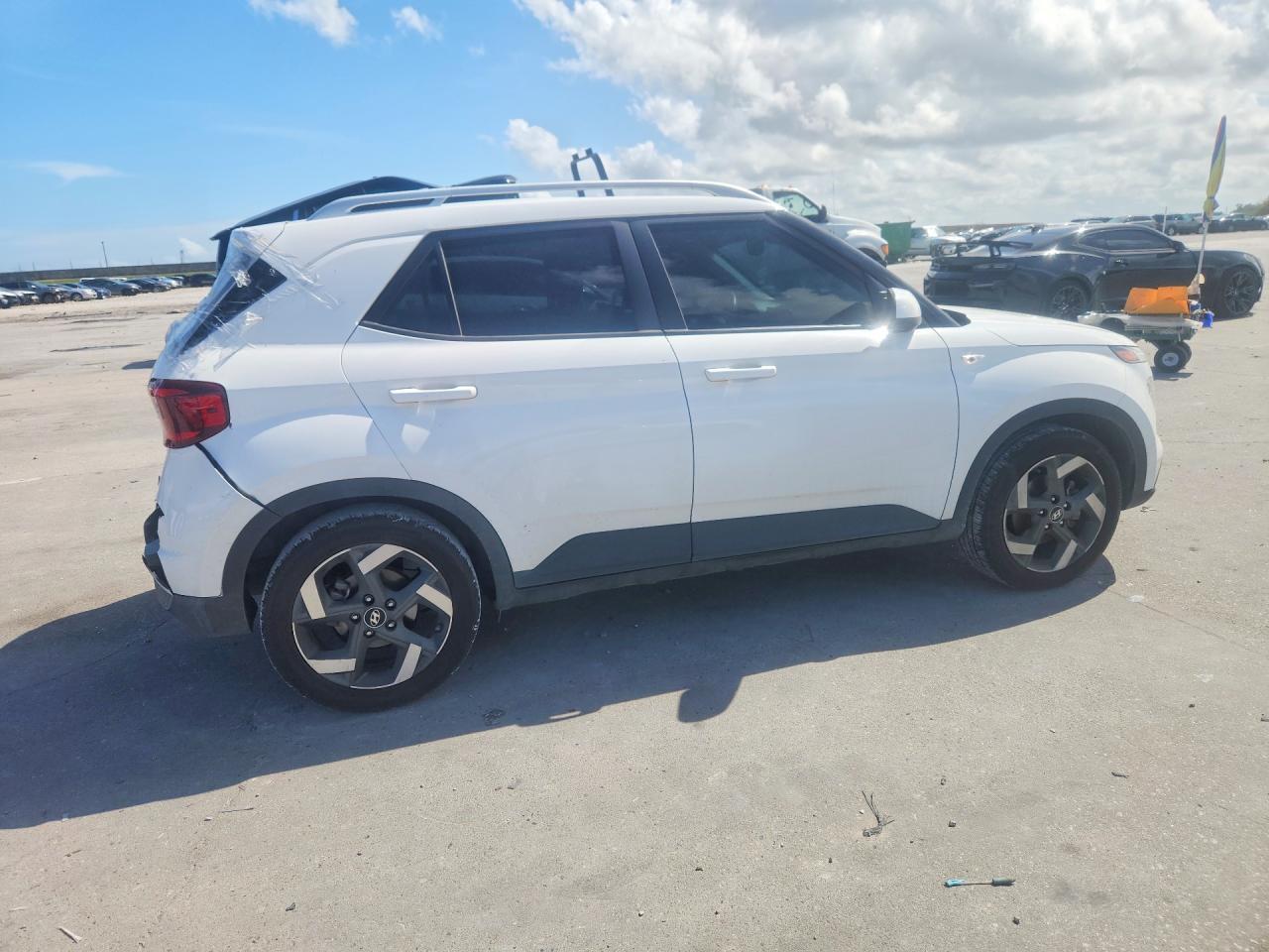 2023 Hyundai Venue Sel - zdjęcie 3