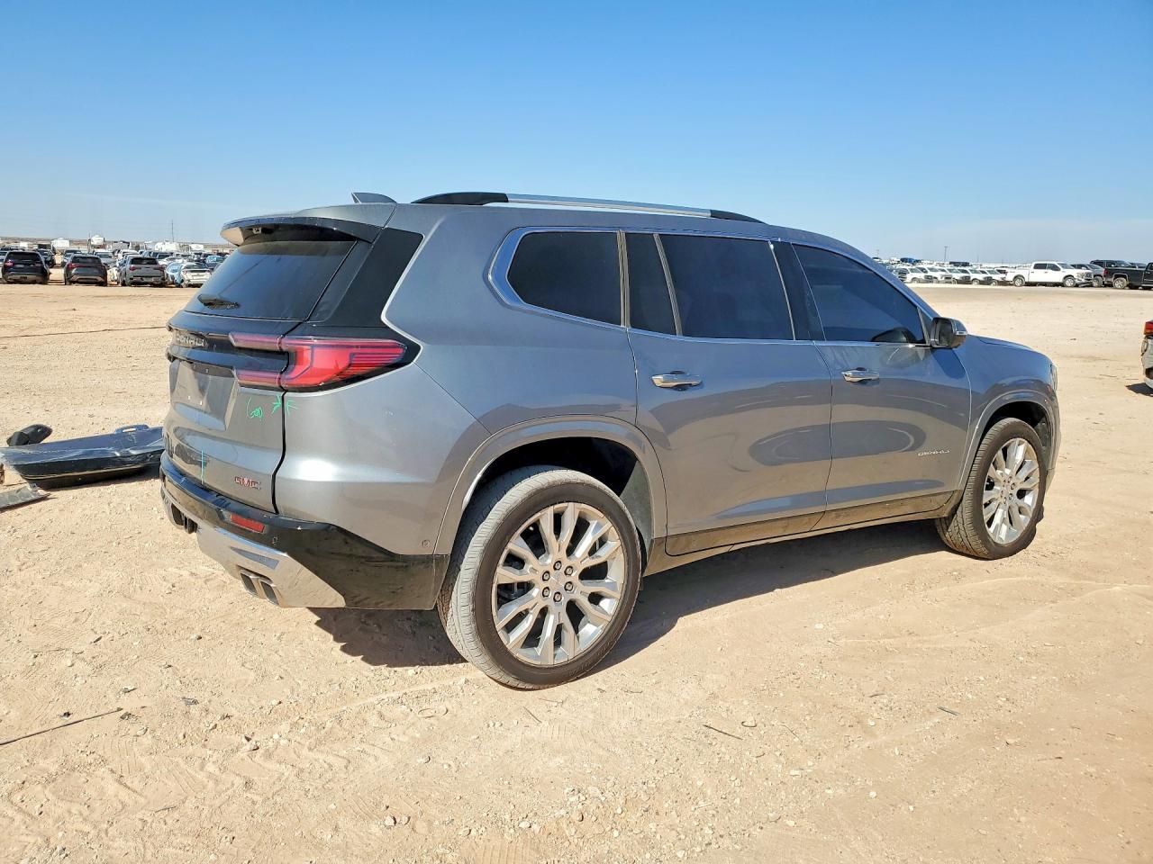 2025 GMC Acadia Denali - zdjęcie 3
