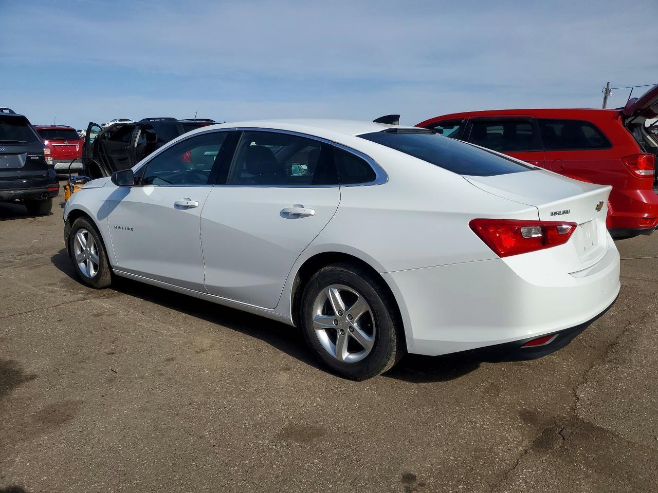 2022 Chevrolet Malibu Ls - zdjęcie 2