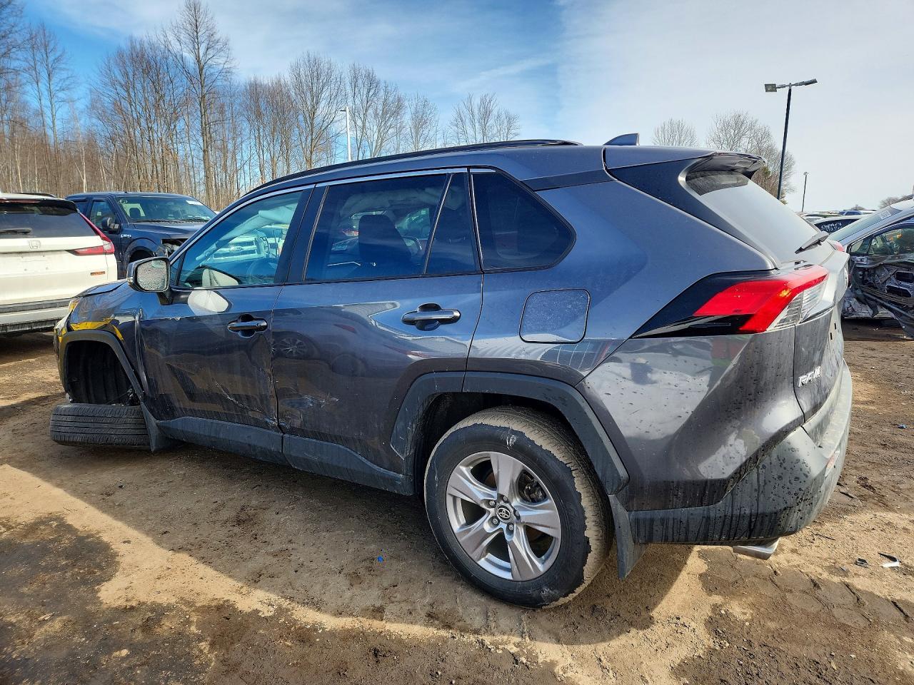 2024 Toyota Rav4 Xle - zdjęcie 2