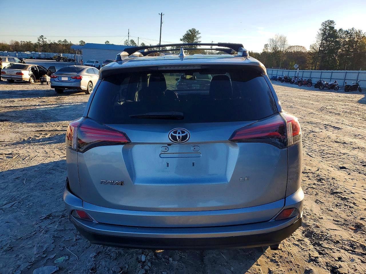 2017 Toyota Rav4 Le - zdjęcie 6