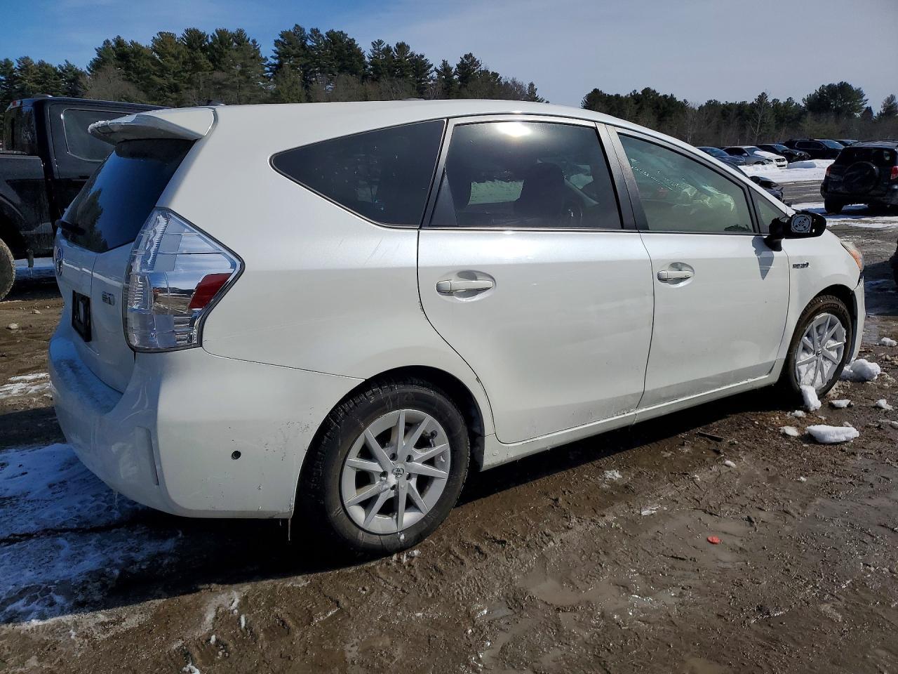 2013 Toyota Prius V Two - zdjęcie 3