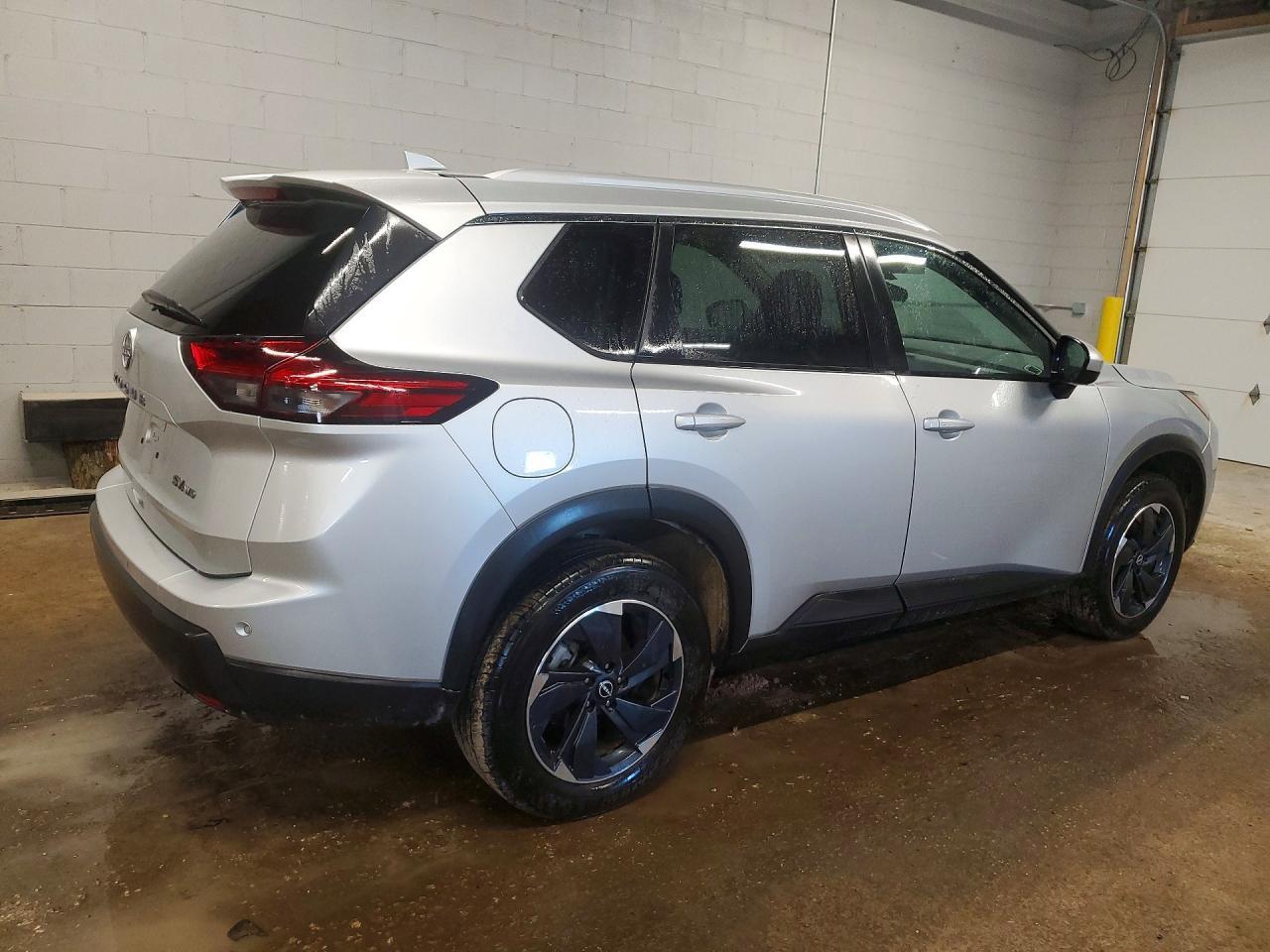 2024 Nissan Rogue Sv - zdjęcie 3