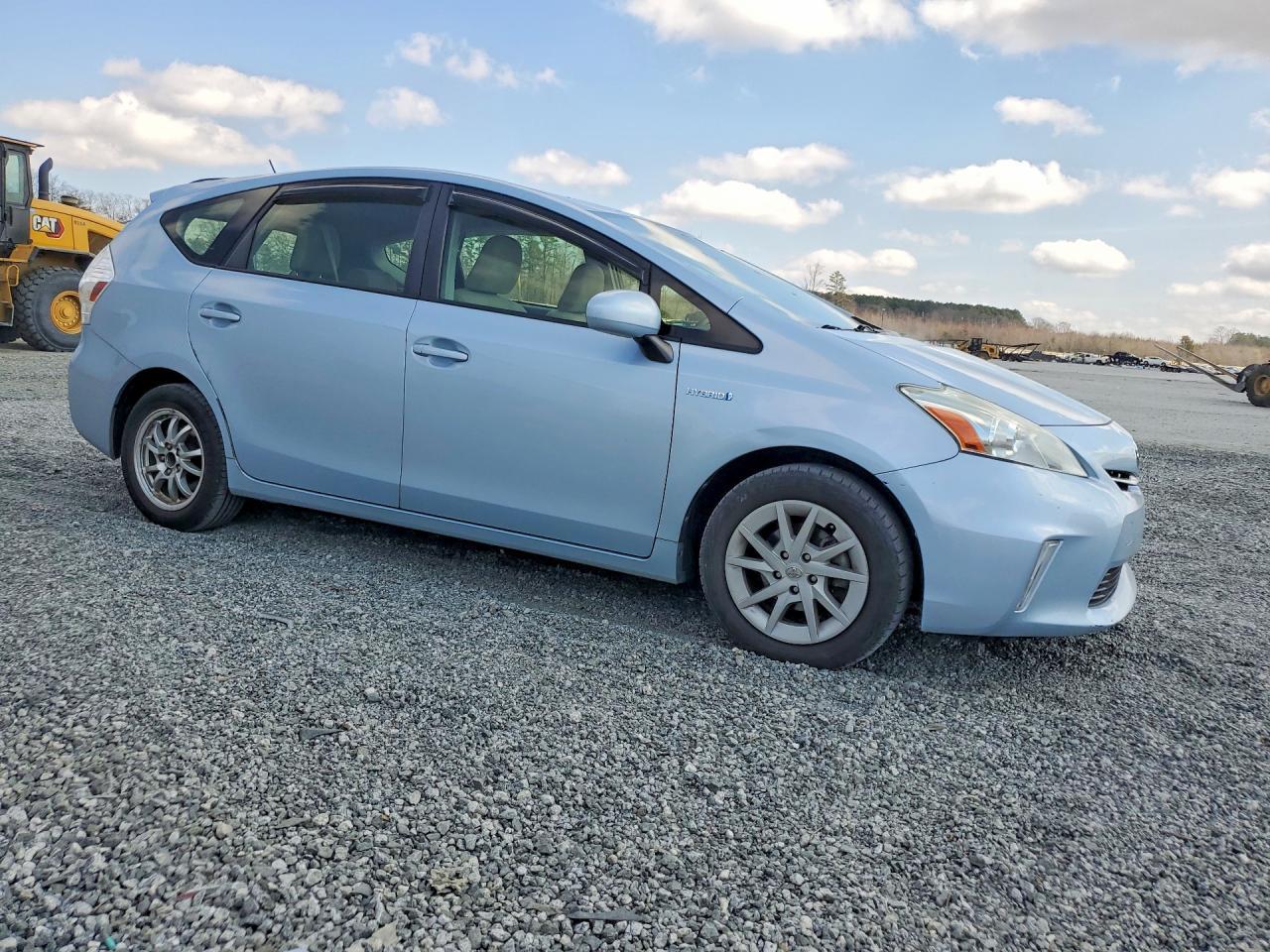 2014 Toyota Prius V Two - zdjęcie 4