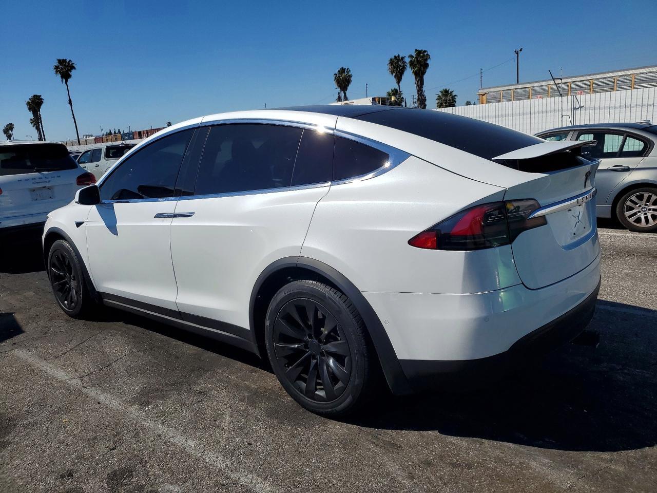 2020 Tesla Model X - zdjęcie 2