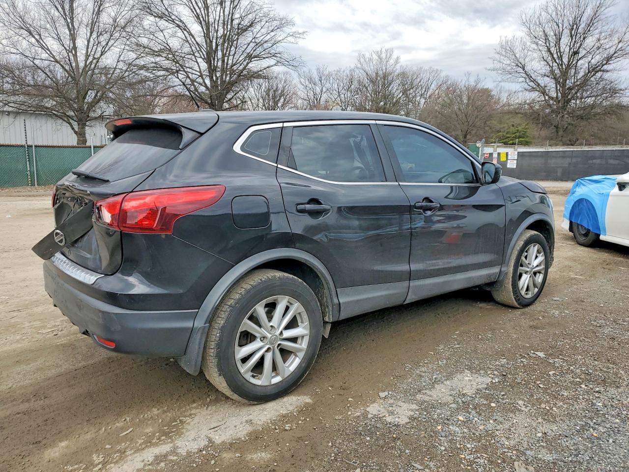 2017 Nissan Rogue Sport S - zdjęcie 3