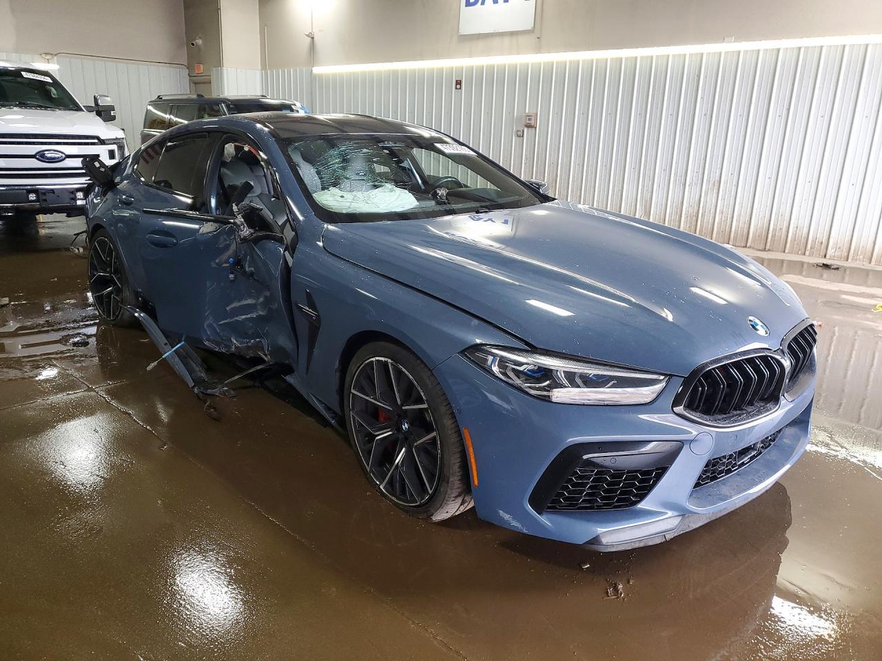 2022 BMW M8 - zdjęcie 4