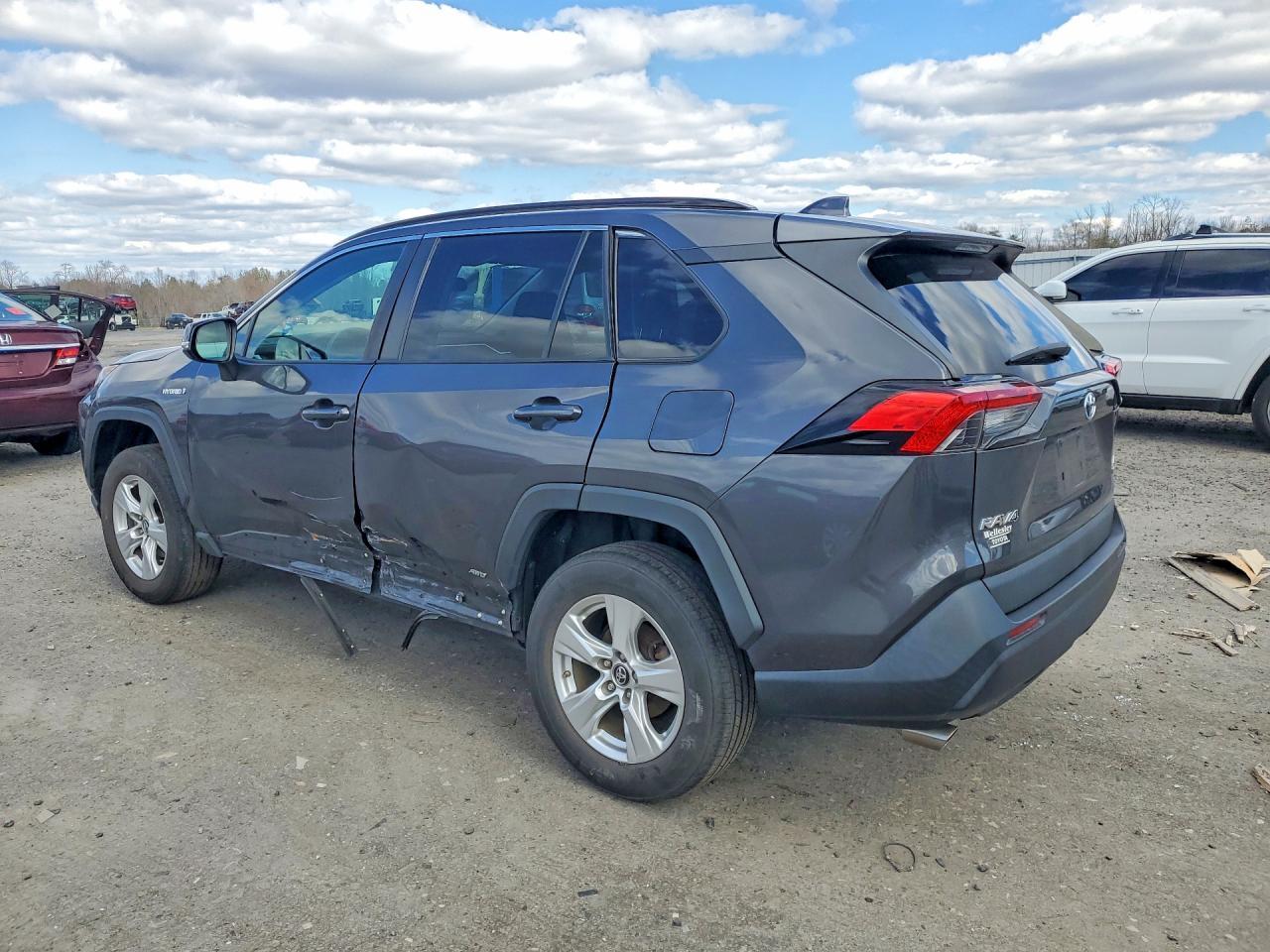 2020 Toyota Rav4 Hybrid Le - zdjęcie 2