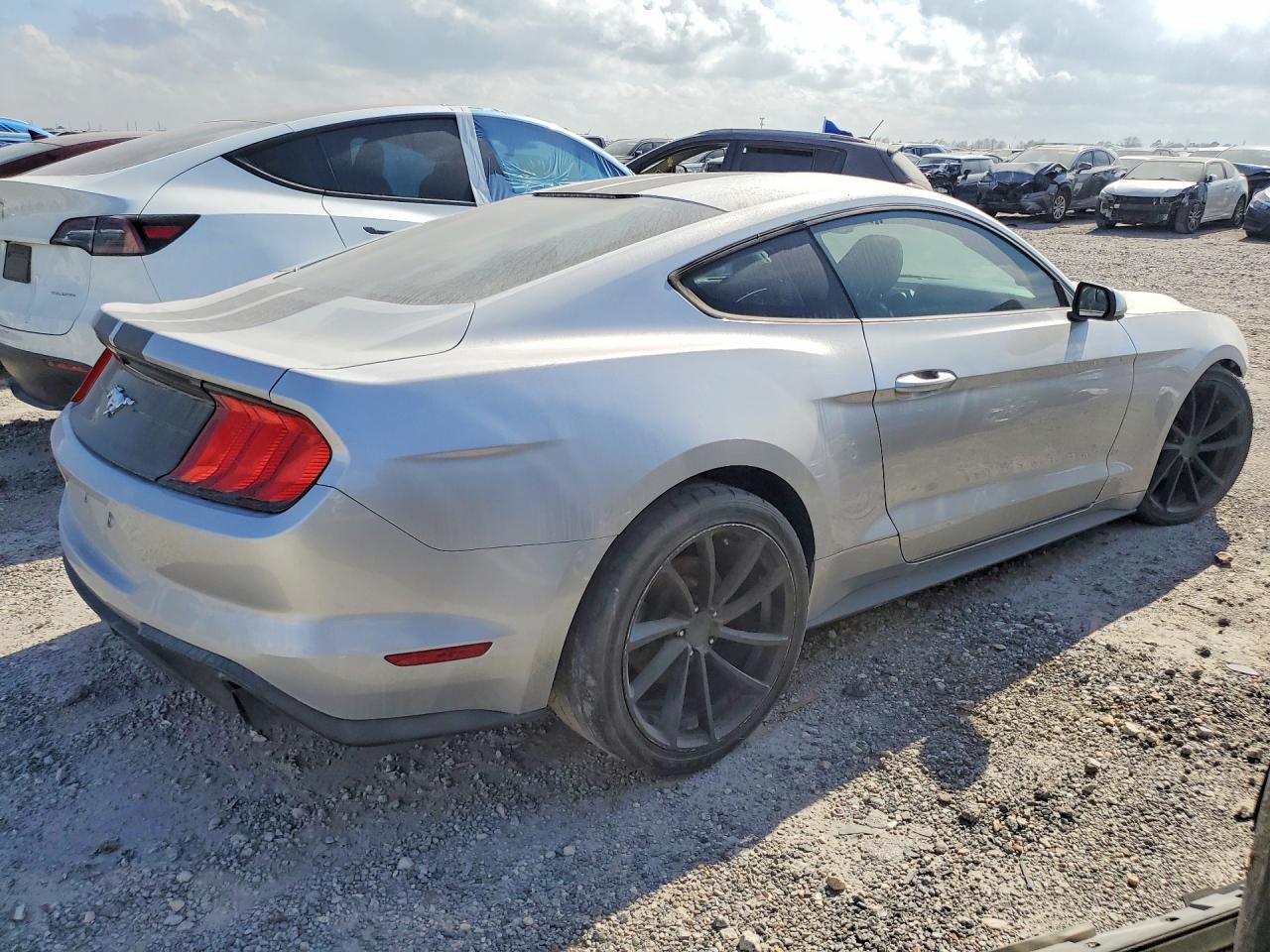 2018 Ford Mustang - zdjęcie 3