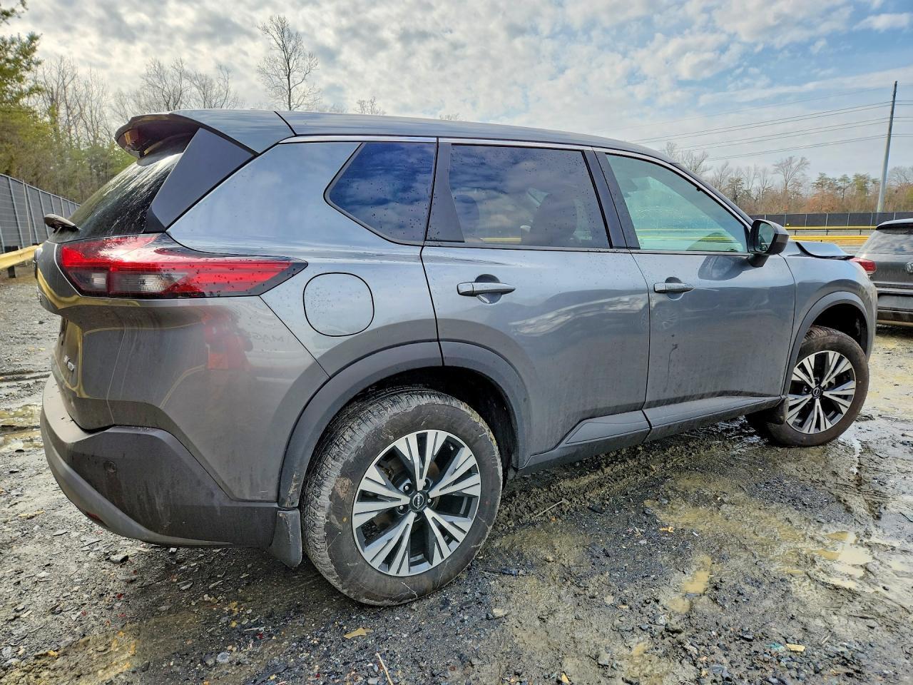 2023 Nissan Rogue Sv - zdjęcie 3
