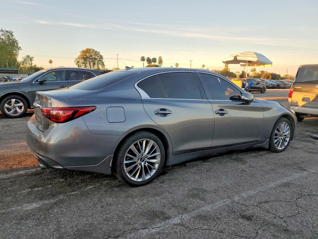 2018 Infiniti Q50 3.0T Luxe - zdjęcie 3