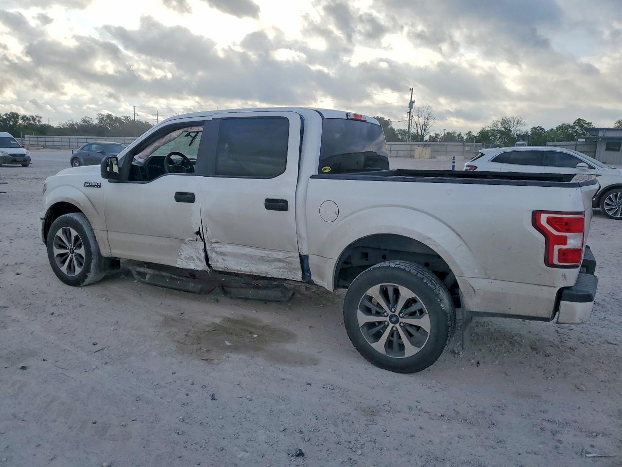2020 Ford F150 - zdjęcie 2