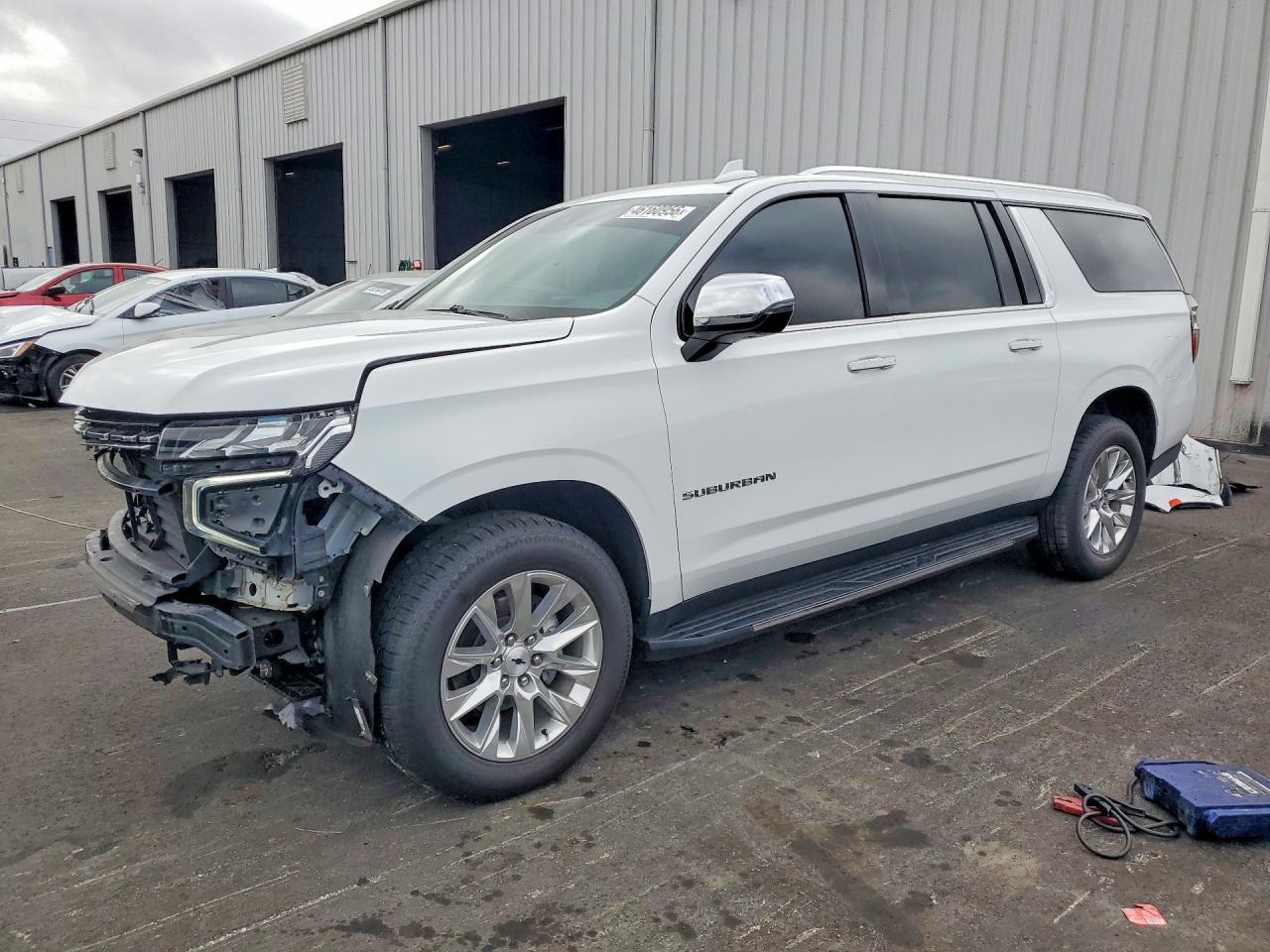2023 Chevrolet Suburban C1500 Premier - zdjęcie główne