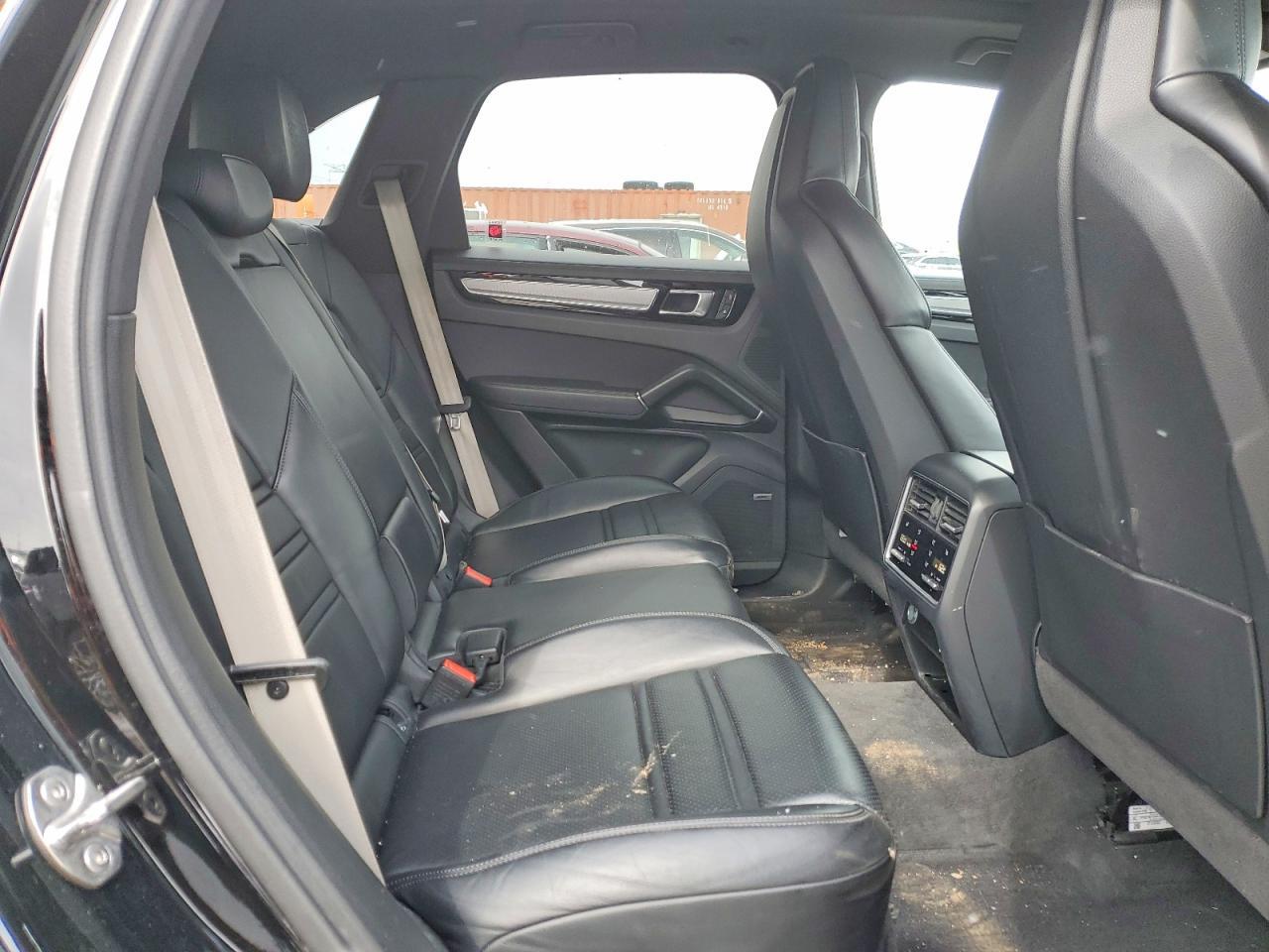 2023 Porsche Cayenne S - zdjęcie 10