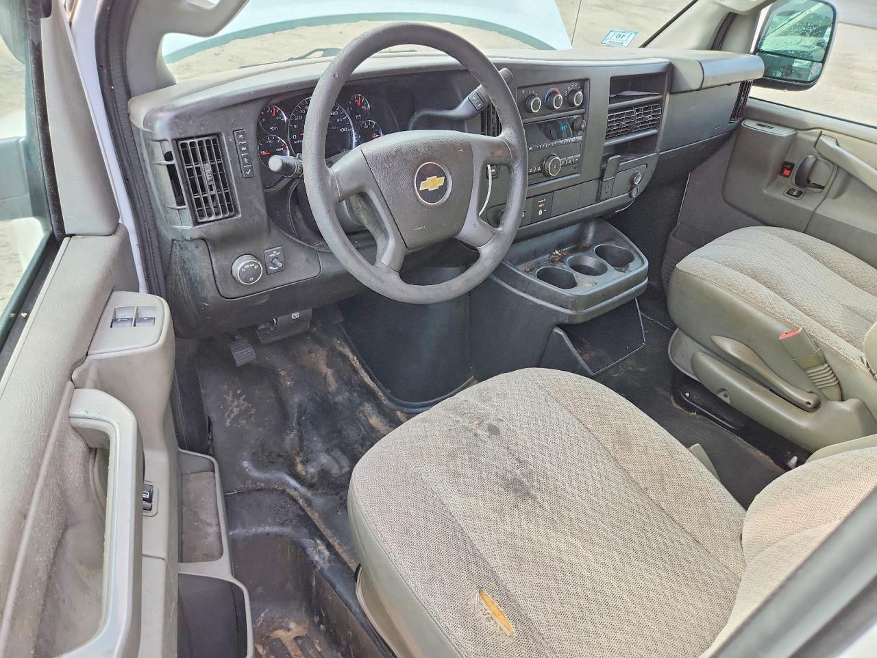 2017 Chevrolet Express G2500 - zdjęcie 8