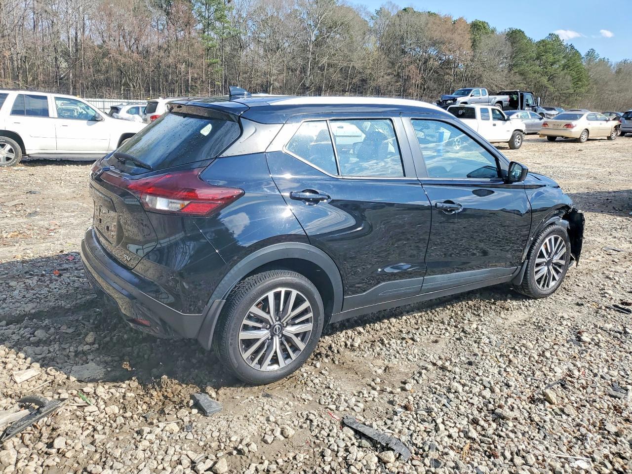 2022 Nissan Kicks Sv - zdjęcie 3