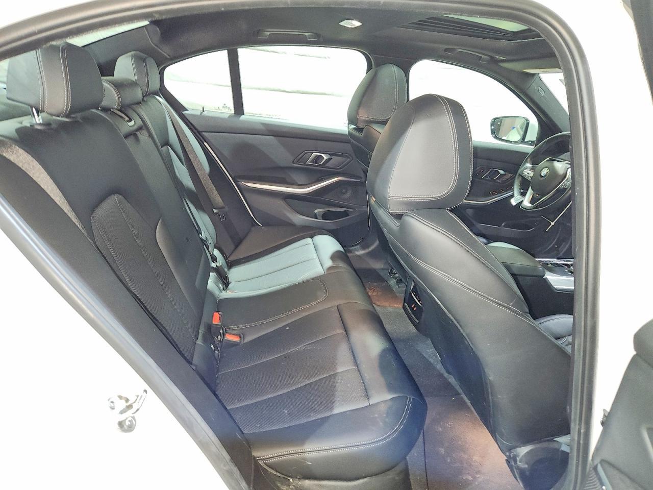 2024 BMW 330Xi - zdjęcie 10