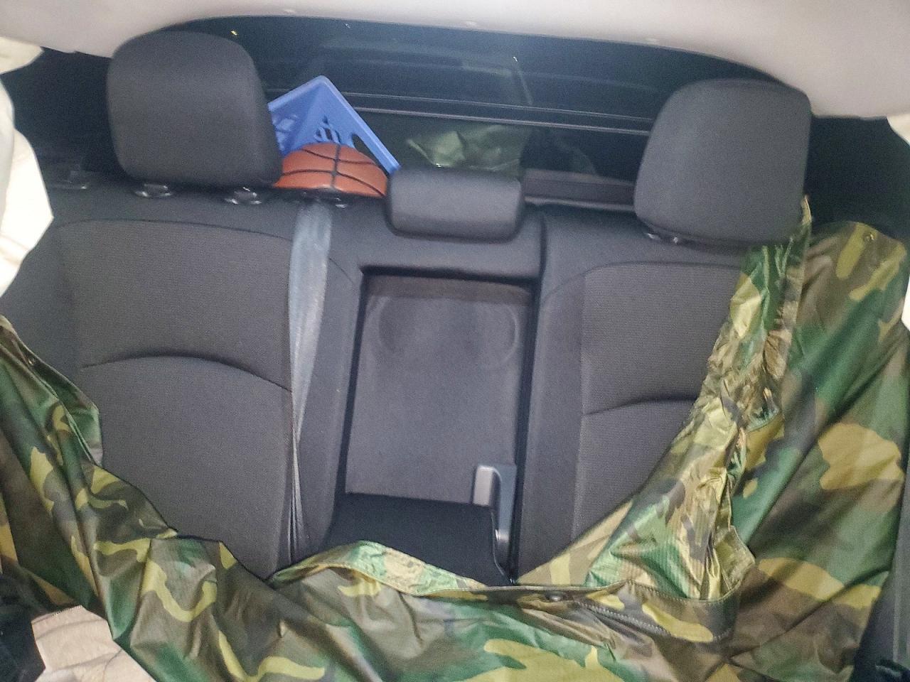 2021 Toyota Prius L Eco - zdjęcie 10