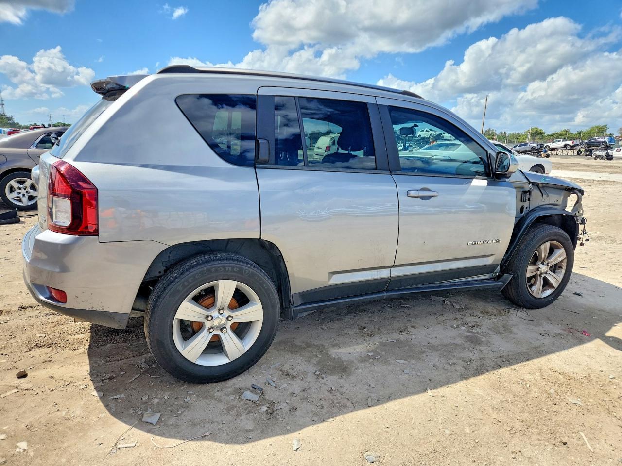 2015 Jeep Compass Latitude - zdjęcie 3