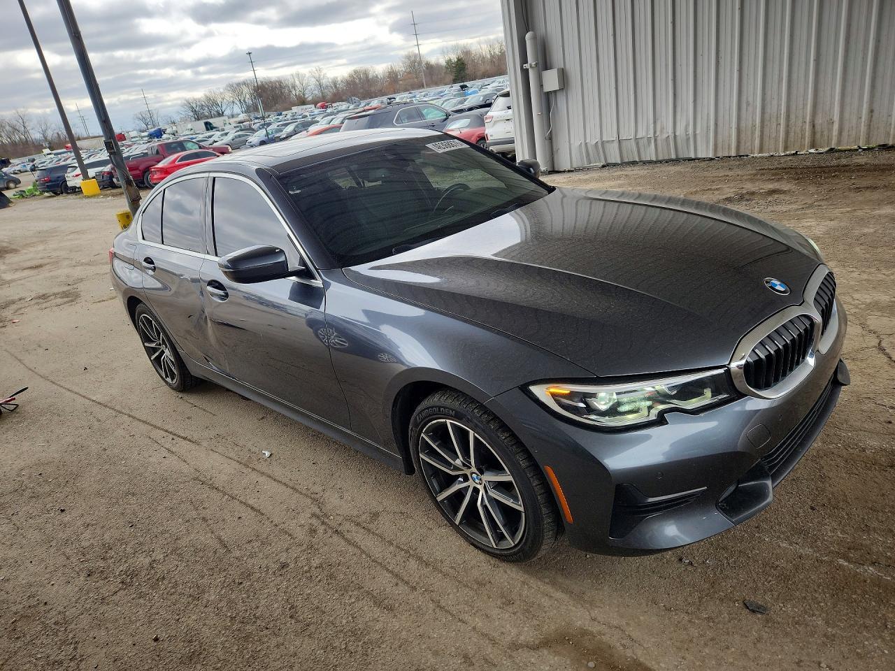 2021 BMW 330Xi - zdjęcie 4
